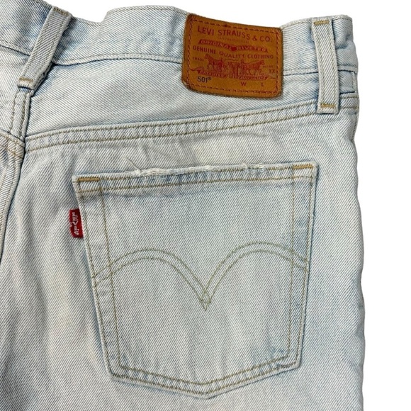 Free People Levi’s 501 Premium Jean Shorts in Light Wash Bleached Size 28 Big E - Picture 6 of 11